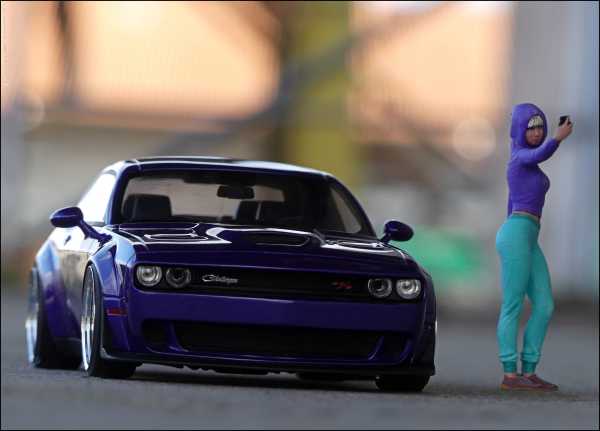 1:18 Dodge Challenger R/T Scat Paket Widebody-Plum Crazy