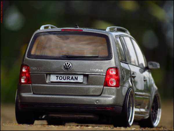 1:18 VW Touran 1T TDI - Stonegrau-Mettalic + BBS Alu-Felgen