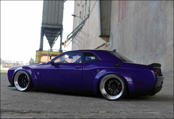 1:18 Dodge Challenger R/T Scat Paket Widebody-Plum Crazy