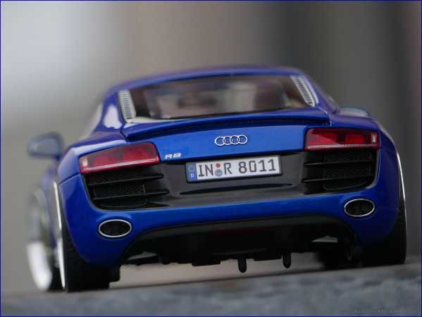 1:18 Audi R8 V10 FSi Coupe + Blau EDITION + Exklusiv Modell