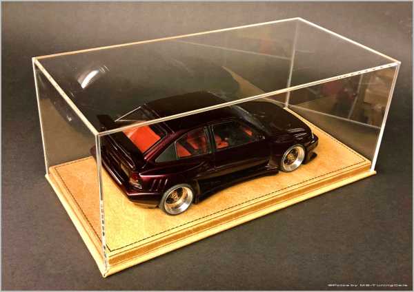 Vitrine plexiglas avec socle en cuir marron 1/18 BBR