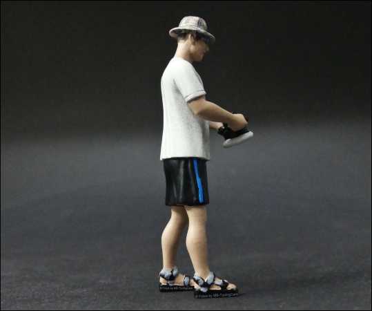 1:18 Paint Polish Boy Figure