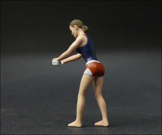 1:18 Lack Reiniger Girl Figur