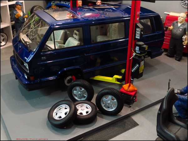 1:18 VW Bus T3 Multivan LLE 1992 Wheel Set