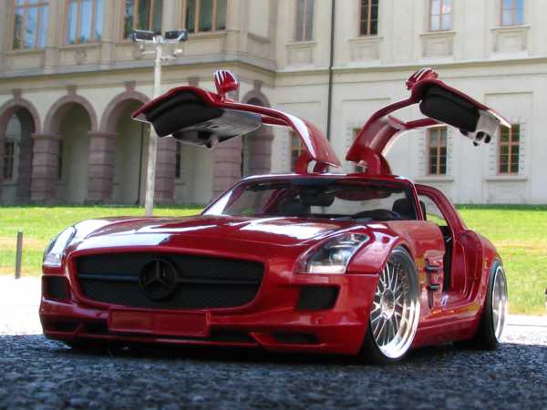 1:18 MERCEDES-BENZ SLS AMG Premiere Edition " ROT"