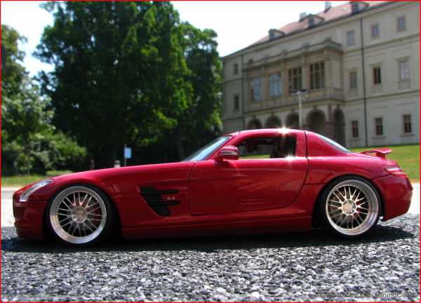 1:18 MERCEDES-BENZ SLS AMG Premiere Edition " ROT"