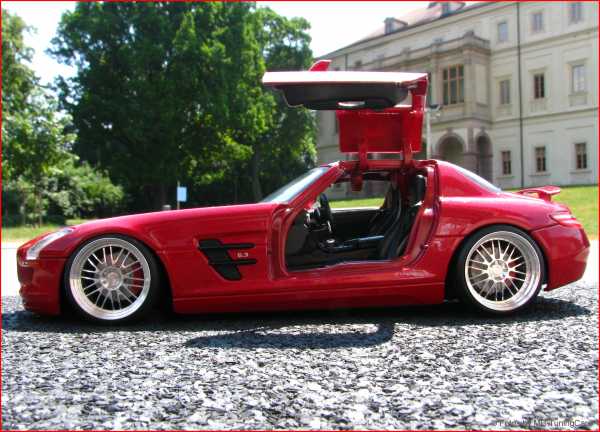 1:18 MERCEDES-BENZ SLS AMG Premiere Edition " ROT"