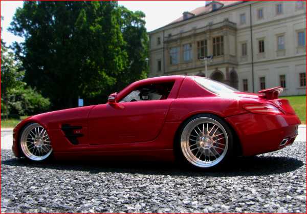 1:18 MERCEDES-BENZ SLS AMG Premiere Edition " ROT"