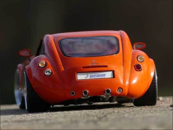 1:18 Wiesmann Coupe MF4 Orange Pro + BBS HMC ALUS inkl. VITRINE