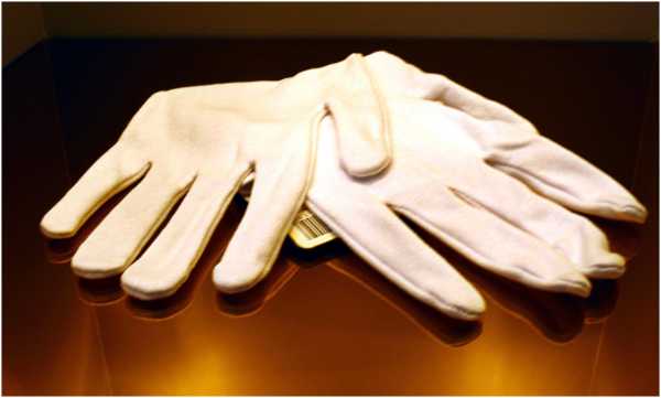 Model building / Cotton gloves