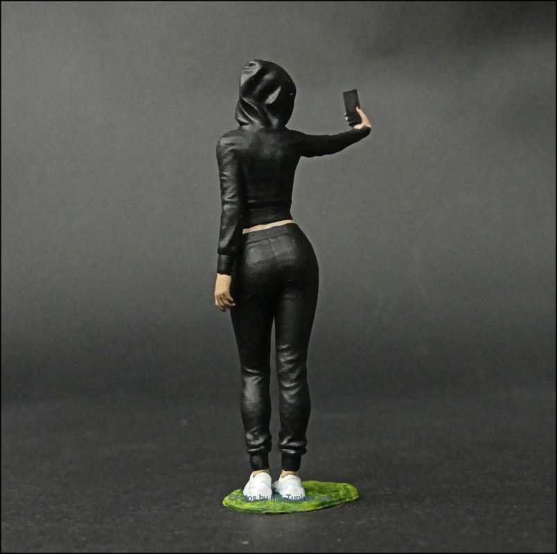 1:18 Selfie Girl - Handmade - 3D - Unique -